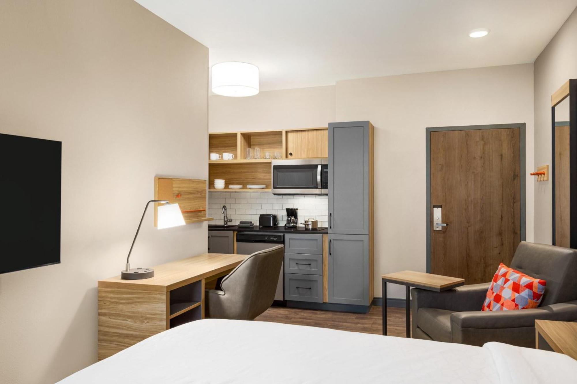 Candlewood Suites Miami - Doral By Ihg Tamiami Exterior photo