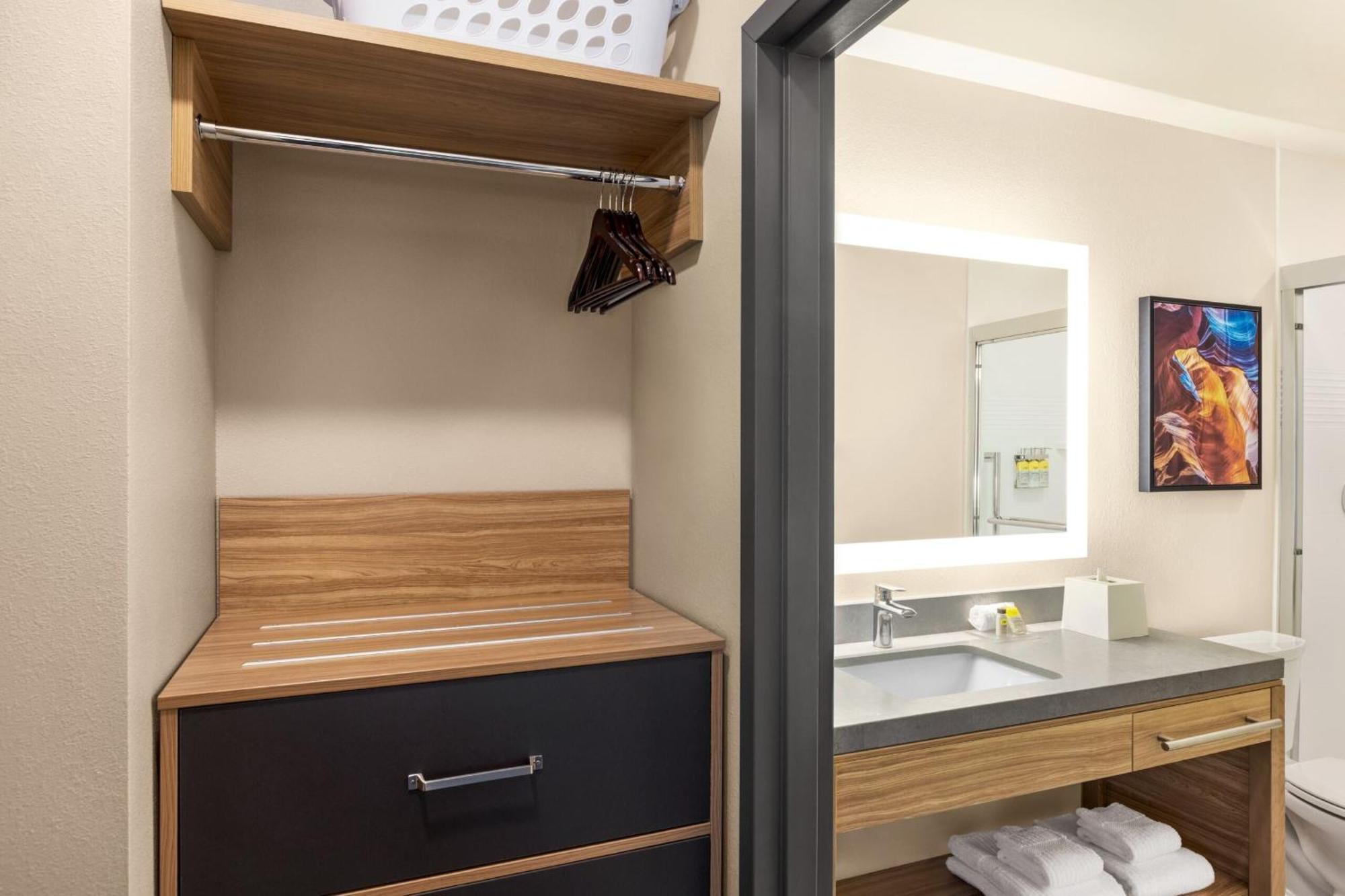 Candlewood Suites Miami - Doral By Ihg Tamiami Exterior photo