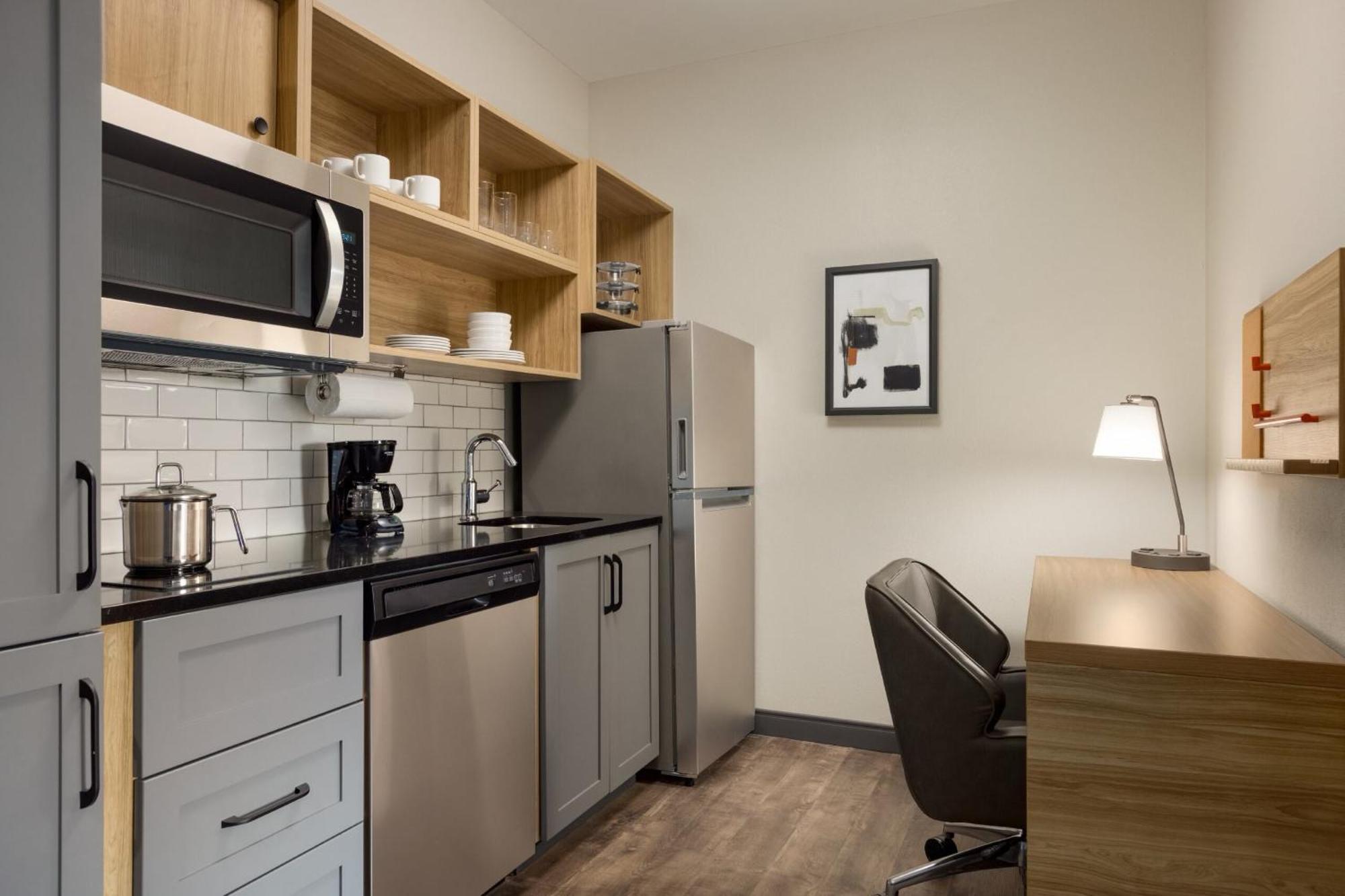 Candlewood Suites Miami - Doral By Ihg Tamiami Exterior photo